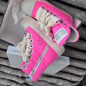 Cristian Zero Tre- Calipso sneaker 
Wore once/ excellent condition